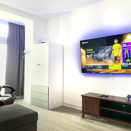 Jaybnb - Gaming Apartment Ps5 65 Zoll 4K Tv Wohnung Mit Balkon Dortmund Kültér fotó